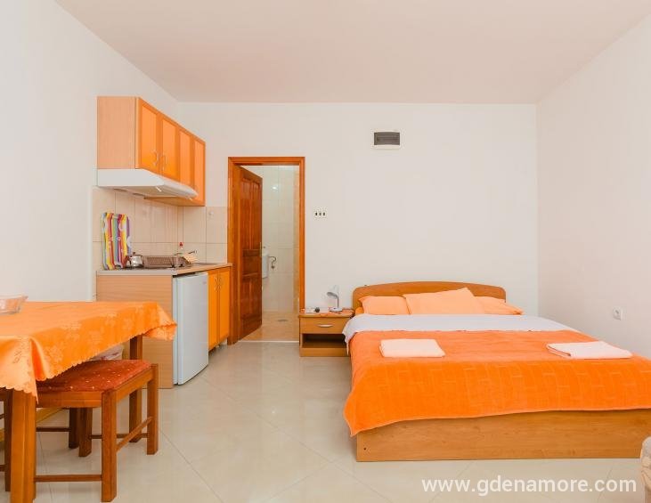Rosic Studio  Tivat 2+1